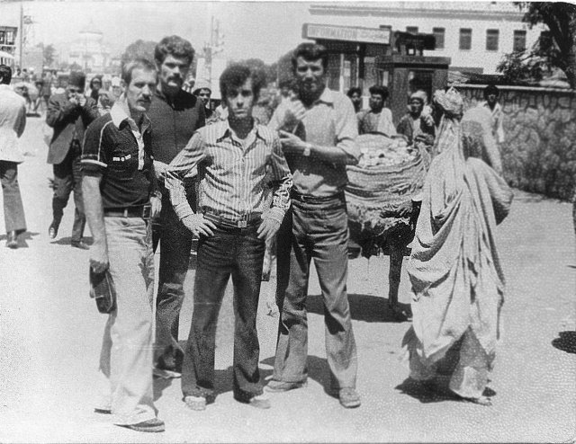 Июль 1979 ? во время изучения города, слева первый Борис Пономарёв, третий ? Фёдор Яковлев